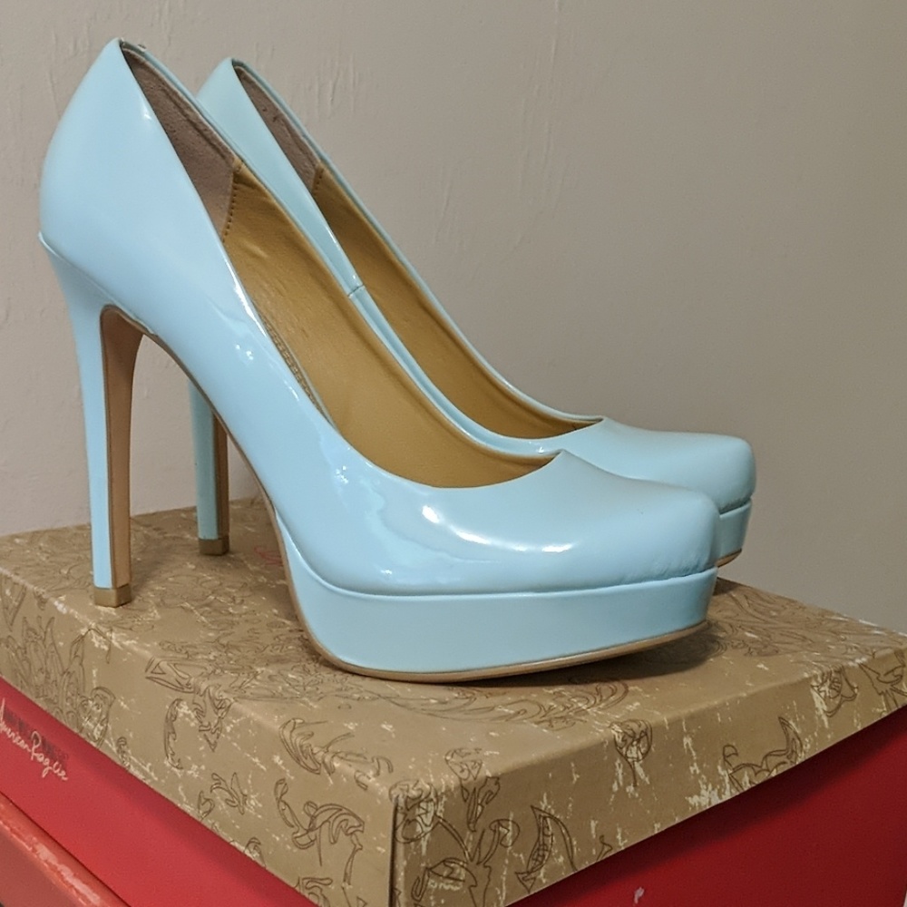 Size 8.5 Chinese Laundry Baby Blue Pumps